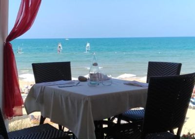 vieste ristorante sulla spiaggia